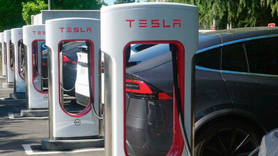 Tesla, le colonnine Supercharger come fossero Pokémon | MotorLabs 