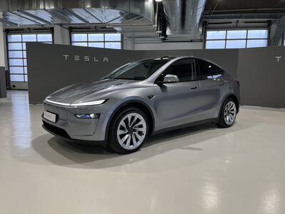  Nuova Tesla Model Y 2025: debutto, prezzo, versioni 