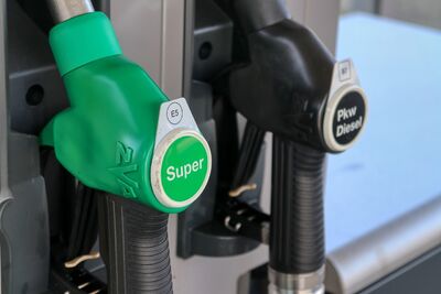  Benzina ai minimi dal 2021: prezzi in Forte Calo 