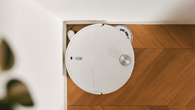  Roborock Qrevo Curv 2 Pro debutta in Italia: il robot aspirapolvere costa meno fino al 15 ottobre 