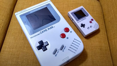  Nintendo, Game Boy diventa Game Man: una versione XL della storica console 