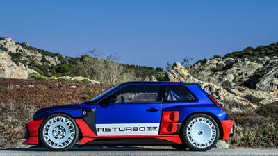  Renault 5 Turbo 3E mostra i muscoli: drift e accelerazioni per il debutto al pubblico 