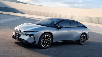 XPeng debutta in Italia a Milano: P7+ e l'auto volante Aeroth X2 esposte all'ADI Design Museum 