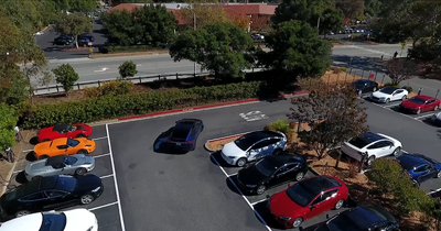  Tesla, il video di guida autonoma del 2016 era una messinscena. Ma Elon Musk e Tesla non l’hanno presentato così. I fatti e le conseguenze 