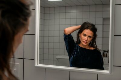  'The Substance': Il film shock con Demi Moore a marzo in streaming | Ecco dove 