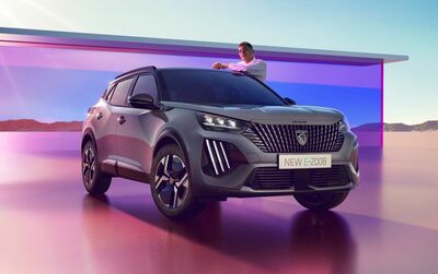  Peugeot e-2008, il SUV elettrico da 21.500 euro con incentivi auto 2025 