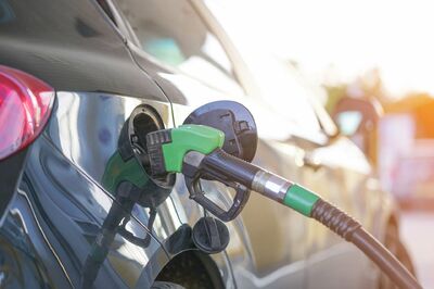  Prezzi carburanti Ancora più giù: benzina self sotto 1,7 euro al litro 