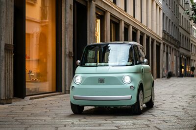  Fiat Topolino piace molto in Italia: a maggio 2025 c'è lo sconto 