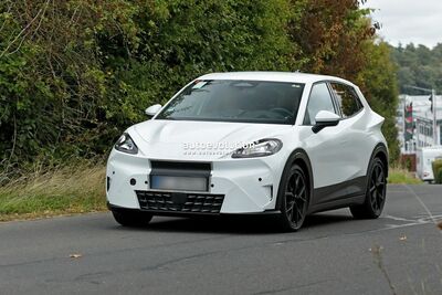  Cupra Raval 2026 si fa vedere ancora su strada e si prepara al debutto 