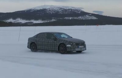  Bmw Serie 3 elettrica: la Neue Klasse protagonista di un video spia sulla neve 