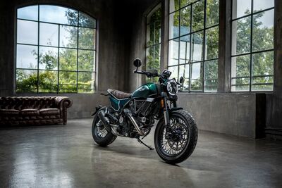  Nuova Ducati Scrambler Nightshift 2026: arriva la livrea Emerald Green 
