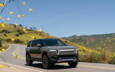  Rivian svela i piani per un suo chip per laguida autonoma 