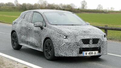  Nuova Renault Clio si prepara al lancio: le nuove foto spia della sesta generazione 