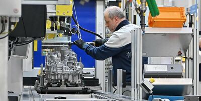  Stellantis: il ritorno allibrido causa ritardi nella produzione in Europa 