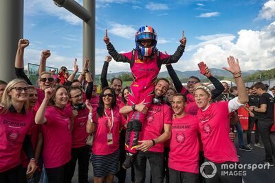  Ferrari Challenge ancora rosa con la Pin: 'Donne, potete vincere' 
