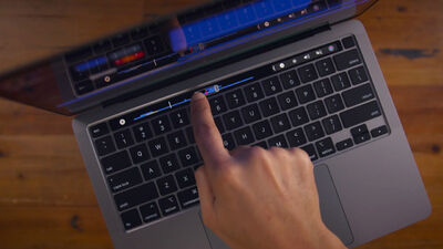  Apple interrompe produzione del MacBook Pro da 13 pollici con Touch Bar 