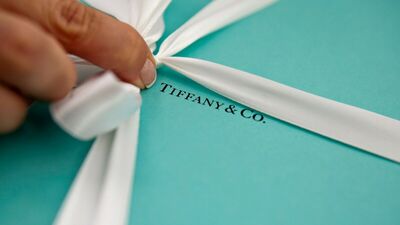  Sapete perché la scatola di Tiffany & Co. è da sempre di questo colore? Ve lo raccontiamo 