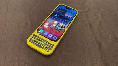  Il sorprendente successo virale di Clicks, la custodia-tastiera che allunga l 'Iphone 