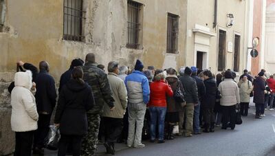  Povertà nell' Italia dove le Lamborghini vanno a ruba e migliaia di famiglie (il 79% in più risperro al 2021) ricorrono alle mense della carità 
