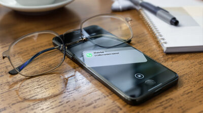  Scoperta una falla in WhatsApp: 3,5 miliardi di numeri esposti 