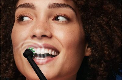  Spazzolino elettrico Oral B Pro 3: super Sconto Amazon del 50% 