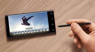  Amazon finalmente allenta la presa sul Samsung Galaxy S22 Ultra: sconto imperdibile 