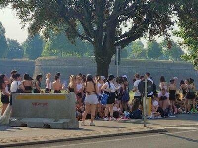  Blanco al Lucca Summer Festival, centinaia di fan già pronti: traffico in tilt 