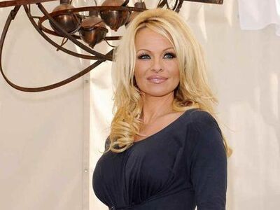 Pamela Anderson e il nuovo doc sulla sua vita «Non sono una vittima, ma una sopravvissuta» 
