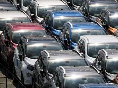  Mercato auto Italia, il 2024 si chiude leggermente in rosso: -0,5% sul 2023 