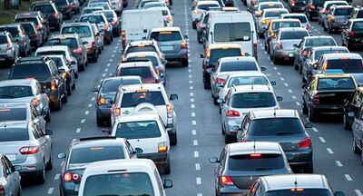  In Italia circolano oltre 41 milioni di auto, è il dato più alto d’Europa: sono sempre più vecchie, care e insicure 